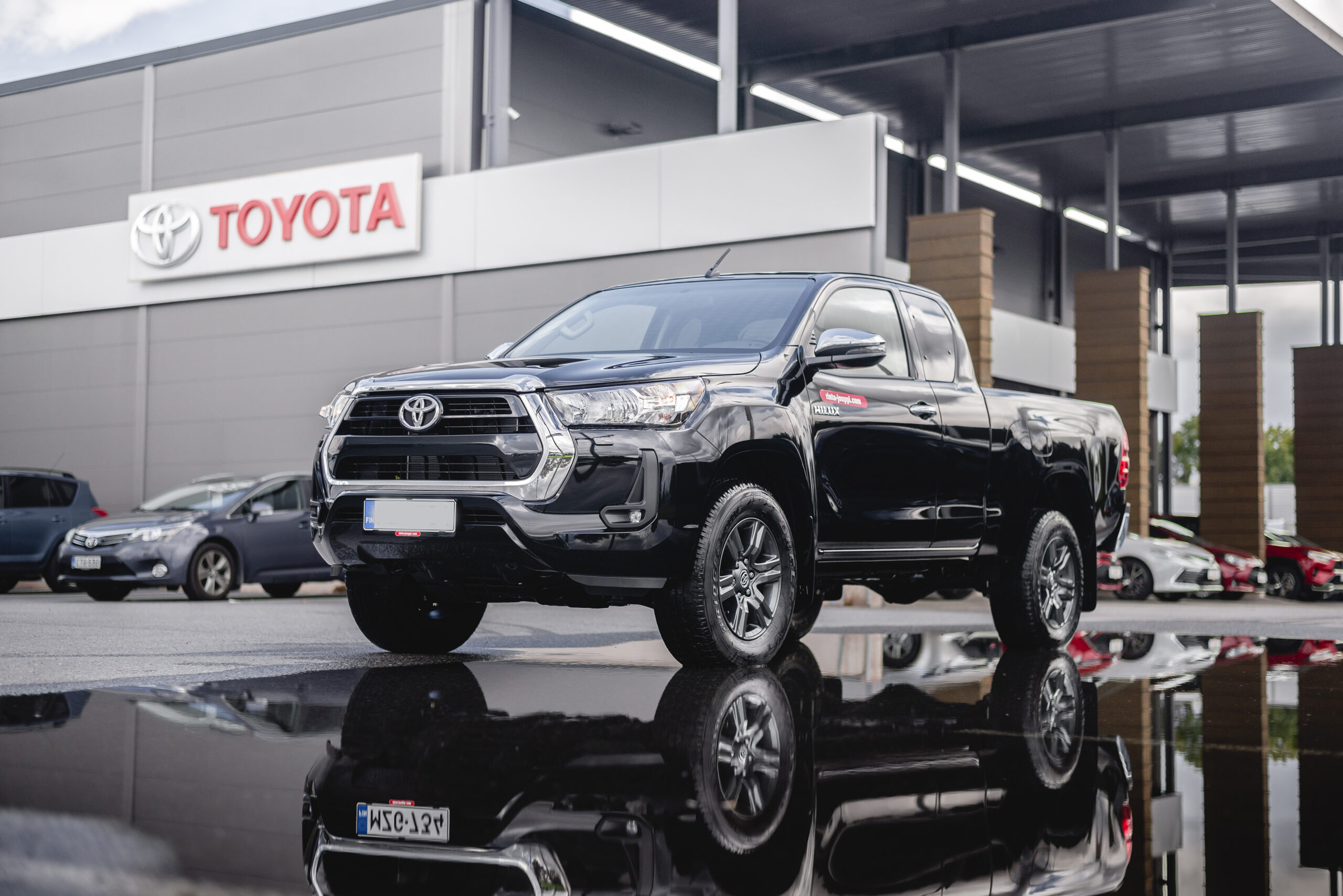 Toyota_hilux_pakettiauto_lava-auto