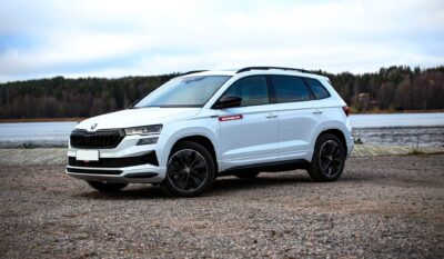 skoda-karoq-sportline-maasturi-maastoauto--ranta-syksy