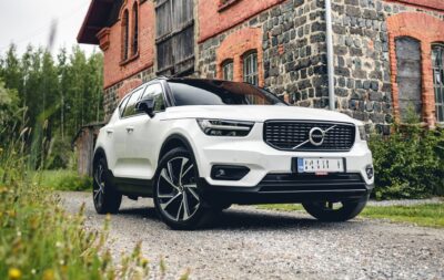 Volvo XC40-maasturi-awd-neliveto-kesa